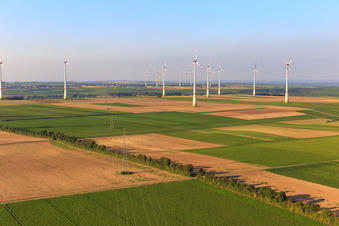 High-voltage line to the wind farm north of Bechtheim in the district Heßloch in Dittelsheim-Heßloch in the state Rhineland-Palatinate, Germany