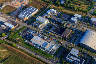 Otto-Hahn-Straße commercial area with Fischer Kraftfahrzeuge GmbH & Auto Fischer GmbH, BAK educational centers / Meisterwerk Gesundheit GmbH and Hammer-Services in the district Queichheim in Landau in der Pfalz in the state Rhineland-Palatinate, Germany