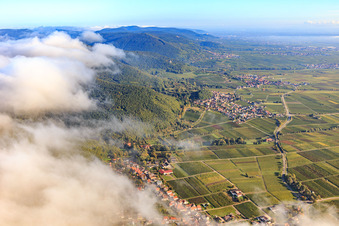 Haardtrand from Albersweiler to Weyher from the south in Gleisweiler in the state Rhineland-Palatinate, Germany