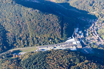 Oblique view of Building and production halls on the premises of Kartonfabrik Buchmann GmbH in the district Sarnstall in Annweiler am Trifels in the state Rhineland-Palatinate, Germany