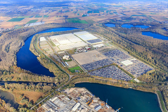 Insel Grün with MOSOLF Logistics & Services GmbH and Mercedes-Benz Global Logistics Center in Germersheim in the state Rhineland-Palatinate, Germany out of the air