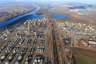 Railway tracks, tanks and facilities of the MIRO oil refinery in the district Knielingen in Karlsruhe in the state Baden-Wuerttemberg, Germany