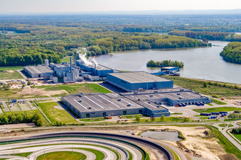 Oberwald industrial area: Palm paper mill in Wörth am Rhein in the state Rhineland-Palatinate, Germany from above