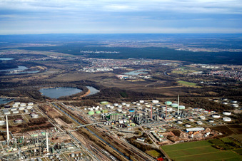 MIRO refinery on the Rhine in the district Knielingen in Karlsruhe in the state Baden-Wuerttemberg, Germany