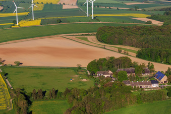 Aerial view of Ovelgönne at the Kugelberg Hohe wind farm in Ottenstein in the state Lower Saxony, Germany