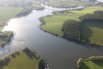 Puttelange-aux-Laxs, étange biscornu in Grundviller in the state Moselle, France from above
