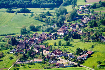 Village - view on the edge of agricultural fields and farmland in Eberbach-près-Wœrth in Grand Est, France