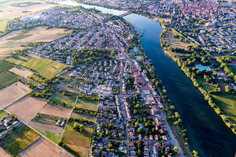 Town on the banks of the river of the river Neckar in Edingen-Neckarhausen in the state Baden-Wurttemberg, Germany