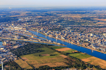 Bird's eye view of District BASF in Ludwigshafen am Rhein in the state Rhineland-Palatinate, Germany