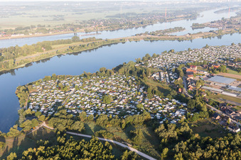 Aerial view of Camping with caravans and tents on the Elbe dyke in the district Ochsenwerder in Hamburg, Germany
