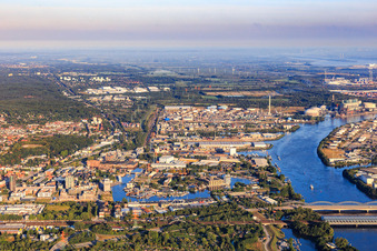 Seaports on the Süderelbe behind the bridge for the B75 in the district Harburg in Hamburg in the state Hamburg, Germany