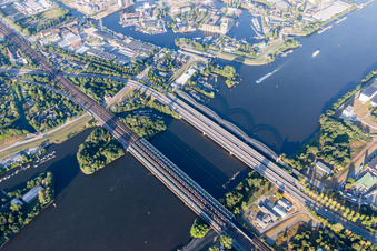 River bridge structures: Old Harburg Elbe Bridge, 17th of June Bridge, A253 motorway bridge and railway bridge over the Southern Elbe in the district Wilhelmsburg in Hamburg in the state Hamburg, Germany