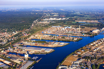 Seaports 1, 2, 3 and 4 on the Southern Elbe from the east in the district Heimfeld in Hamburg in the state Hamburg, Germany