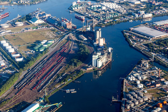 Deutsche Bahn's marshalling yard and freight station at Hohe Schaar harbor station and Hanse-Malz GmbH silos at Schluisgrovenhafen in the district Wilhelmsburg in Hamburg in the state Hamburg, Germany