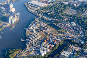High-altitude tank farm of UNITAINER Trading GmbH at Schluisgrove Port in the district Wilhelmsburg in Hamburg in the state Hamburg, Germany
