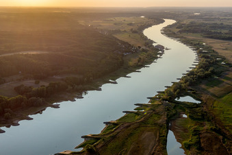 Low water on the Elbe near Pommau in the district Kolepant in Amt Neuhaus in the state Lower Saxony, Germany