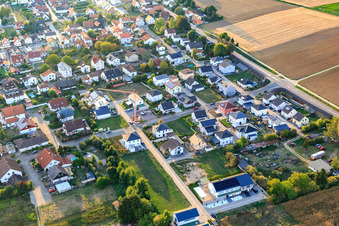 New development area Im Holderbusch from the east in Minfeld in the state Rhineland-Palatinate, Germany out of the air