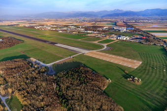 Bremgarten Special Airfield (EDTG), cross approach to 05 in Eschbach in the state Baden-Wuerttemberg, Germany
