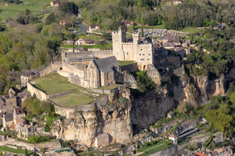 Château de Beynac in Beynac-et-Cazenac in the state Dordogne, France from the plane