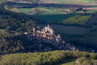 Chateau de Castelnaud-la Chapelle above the Dordogne in Castelnaud-la-Chapelle in the state Dordogne, France