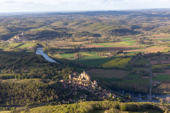 Aerial view of Chateau de Castelnaud-la Chapelle above the Dordogne in Castelnaud-la-Chapelle in the state Dordogne, France