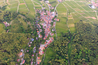 Village view from the west in Leinsweiler in the state Rhineland-Palatinate, Germany