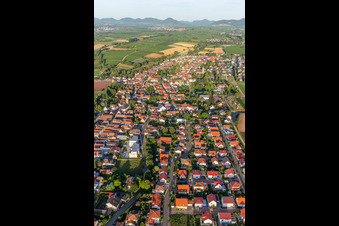Aerial view of From the east in Essingen in the state Rhineland-Palatinate, Germany