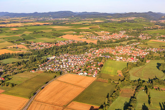 From the northeast in the district Billigheim in Billigheim-Ingenheim in the state Rhineland-Palatinate, Germany