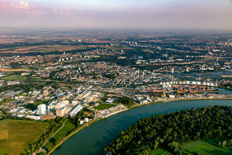 Mundenheim Kaiserwörth and Altrheinhafen in the district Mundenheim in Ludwigshafen am Rhein in the state Rhineland-Palatinate, Germany