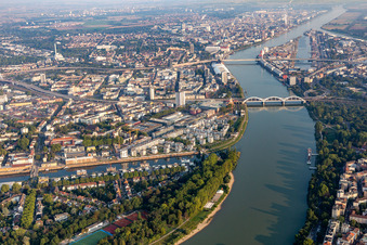 Residential and commercial building in the development area on the quayside of the Rhein at the Rheinschanzenpromenade in Ludwigshafen am Rhein in the state Rhineland-Palatinate, Germany