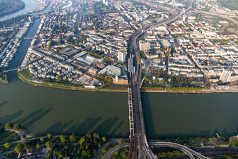 Aerial view of Residential area of the multi-family house settlement on Rheinpromenade - Rheinallee in Ludwigshafen am Rhein in the state Rhineland-Palatinate, Germany