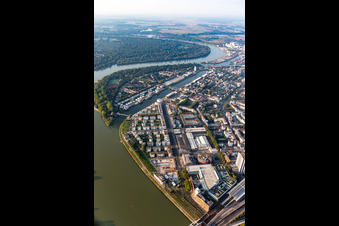 Parkinsel Stadtpark am Rhein opposite the Mannheimer Waldpark in the district Süd in Ludwigshafen am Rhein in the state Rhineland-Palatinate, Germany
