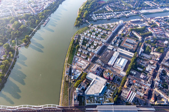 Aerial photograpy of Living by the river, Rheinschanzenpromenade in the district Süd in Ludwigshafen am Rhein in the state Rhineland-Palatinate, Germany