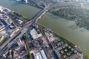 Konradadenauer Bridge for railway and B37 over the Rhine in the district Süd in Ludwigshafen am Rhein in the state Rhineland-Palatinate, Germany
