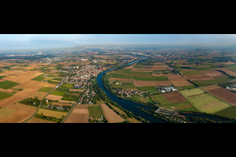 Neckar at Edingen in the district Edingen in Edingen-Neckarhausen in the state Baden-Wuerttemberg, Germany