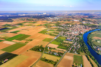 From the southeast in Edingen-Neckarhausen in the state Baden-Wuerttemberg, Germany
