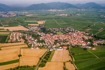 Place from the east in the district Mörzheim in Landau in der Pfalz in the state Rhineland-Palatinate, Germany