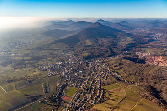 Location view of the streets and houses of residential areas in the Queich valley landscape surrounded by mountains in Albersweiler in the state Rhineland-Palatinate, Germany