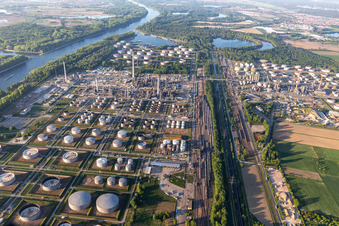 MIRO Mineral Oil Refinery Upper Rhine in the district Knielingen in Karlsruhe in the state Baden-Wuerttemberg, Germany