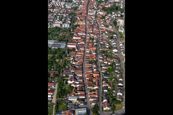 Street - road guidance of Rheinstrasse in Kandel in the state Rhineland-Palatinate