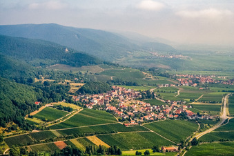 Wine-growing village from the south in Frankweiler in the state Rhineland-Palatinate, Germany