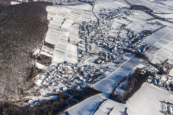 Winter aerial photo in the snow from Pleisweiler in the district Pleisweiler in Pleisweiler-Oberhofen in the state Rhineland-Palatinate, Germany