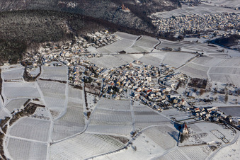 Winter aerial photo in the snow of Gleiszellen in the district Gleiszellen in Gleiszellen-Gleishorbach in the state Rhineland-Palatinate, Germany