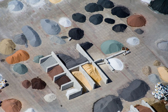 Aerial photograpy of Garden Gravel Company, Badische Terrazzo Handelsgesellschaft mbH Huttenheimer Landstraße 2-6 in the district Neudorf in Graben-Neudorf in the state Baden-Wuerttemberg, Germany