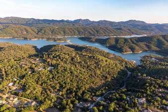 Reservoir: Lac Cassien - Faience in Montauroux in the state Var, France from the plane