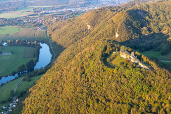 Château fort en ruine de, Belvedere et Fointaine Montfaucon sur le Doubs in Montfaucon in the state Doubles, France