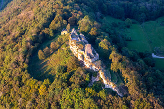 Aerial view of Château fort en ruine de, Belvedere et Fointaine Montfaucon sur le Doubs in Montfaucon in the state Doubles, France