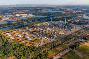 Upper Rhine mineral oil refinery in the district Knielingen in Karlsruhe in the state Baden-Wuerttemberg, Germany