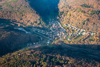 From the southeast in Waldhambach in the state Rhineland-Palatinate, Germany