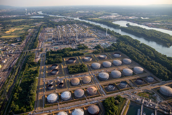 Upper Rhine mineral oil refinery from the north in the district Knielingen in Karlsruhe in the state Baden-Wuerttemberg, Germany